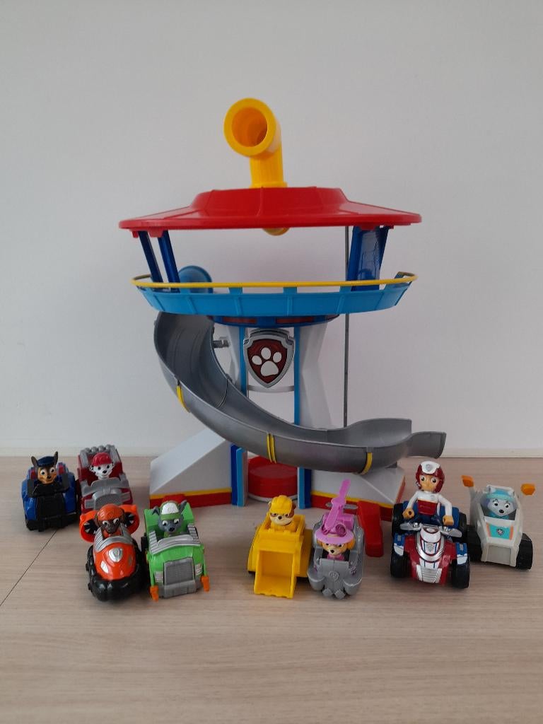 Paw patrol toren met 8 voertuigen, Enlèvement ou Envoi, Utilisé