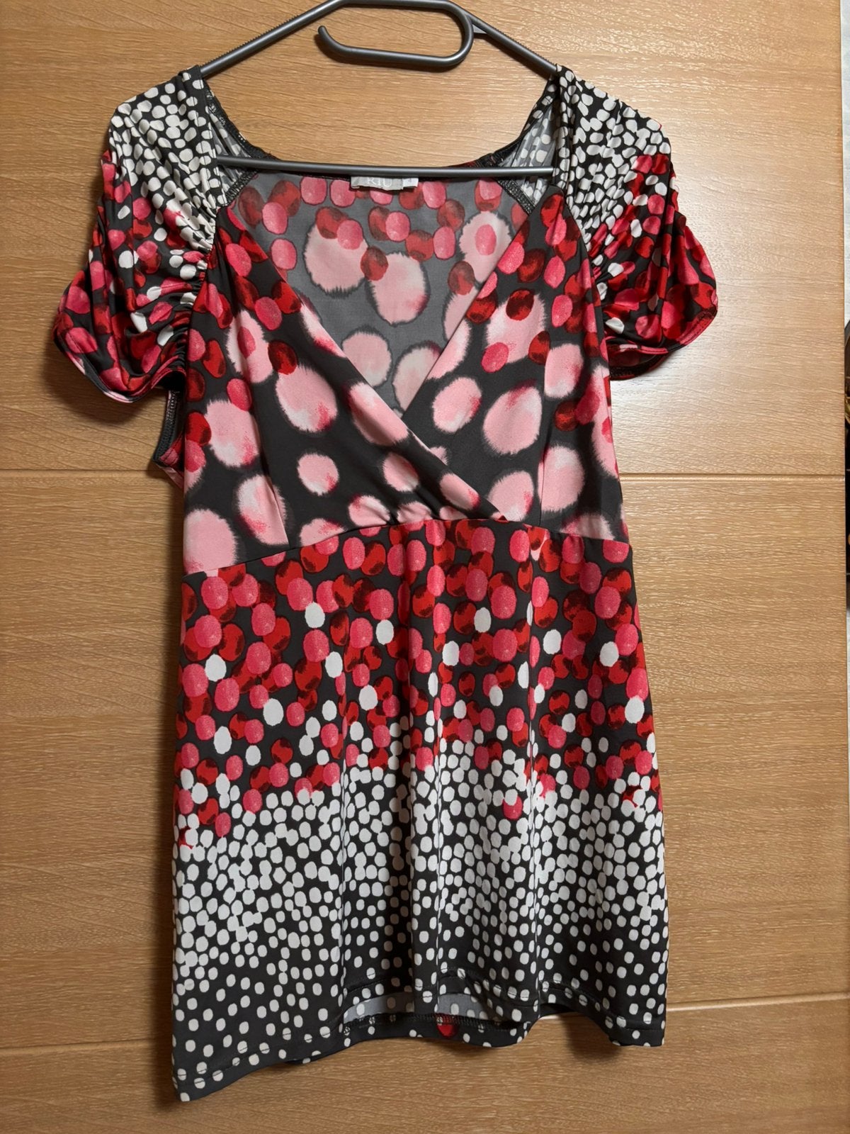 Top Jacqueline Riu - Neuf, jamais porté - T 42, Kleding | Dames, Maat 42/44 (L), Nieuw, Ophalen of Verzenden, Korte mouw