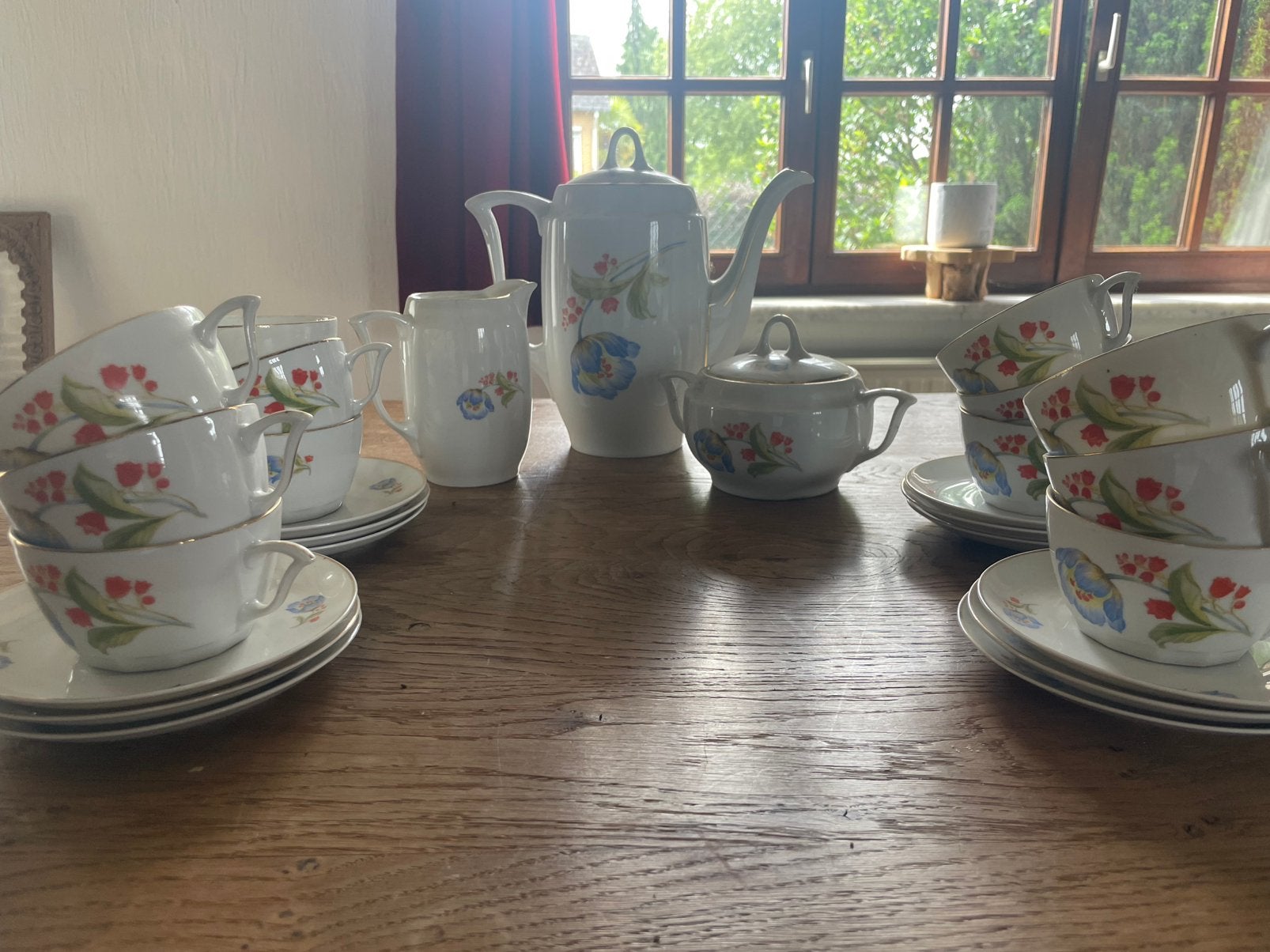 Zeer oud en fijn koffieservies, Ophalen