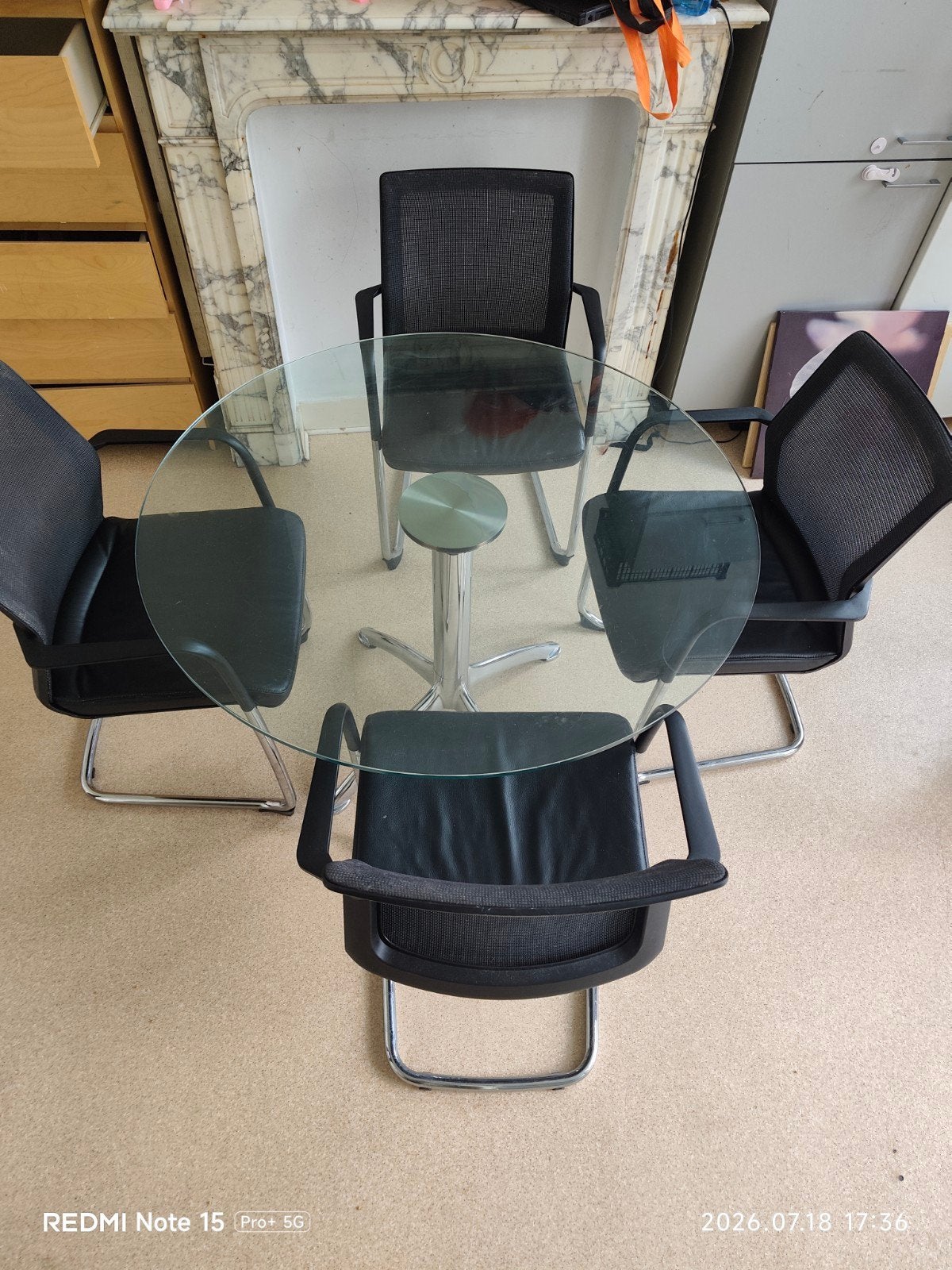 Table à manger, Enlèvement