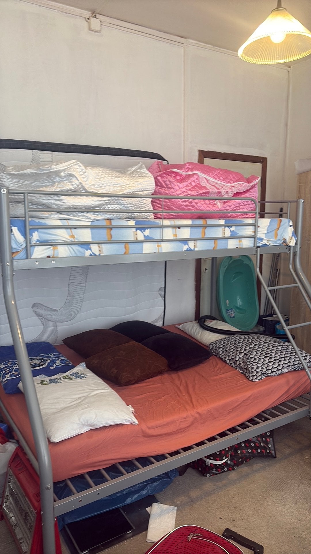 Alles mag gratis weg wie eerst reageert mag zelf ophalen, Huis en Inrichting, Slaapkamer | Stapelbedden en Hoogslapers, Ophalen