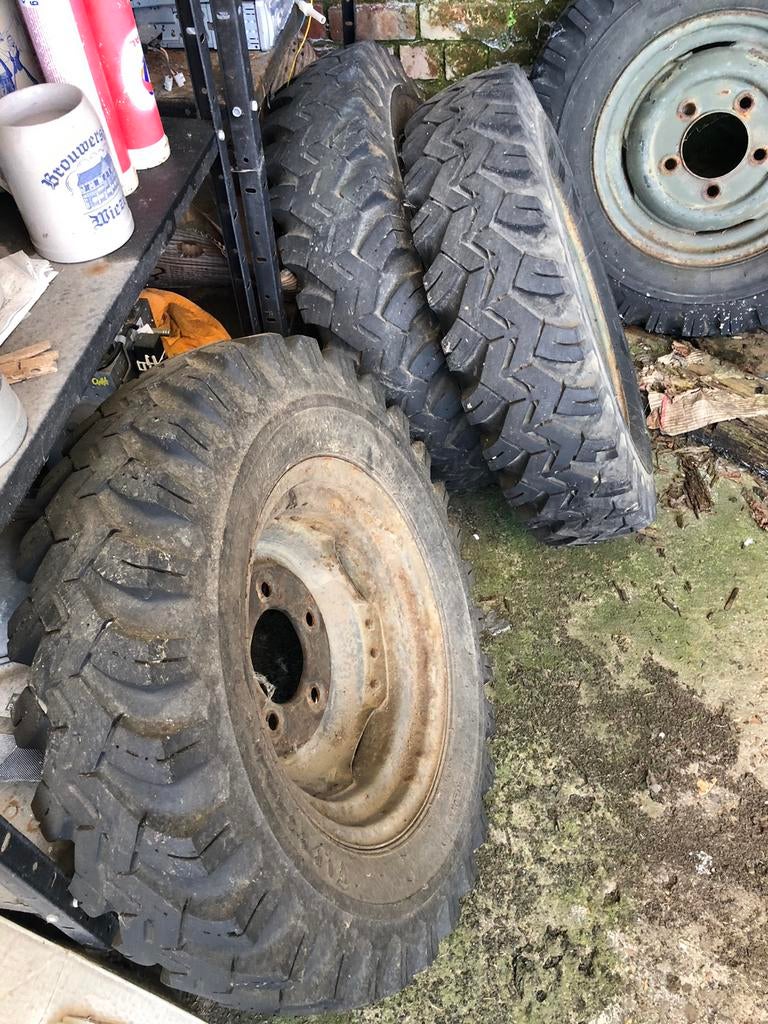 Velgen + banden vw iltis bombardier, Ophalen