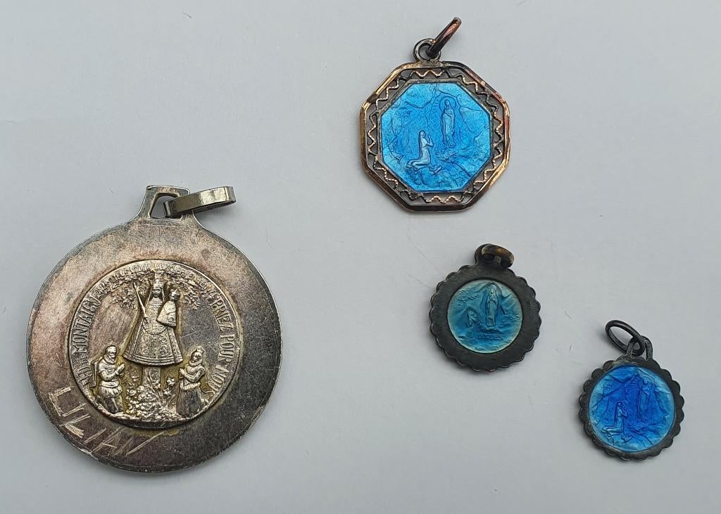 Vintage: Oude religieuse hangers van Moeder Maria, Ophalen of Verzenden