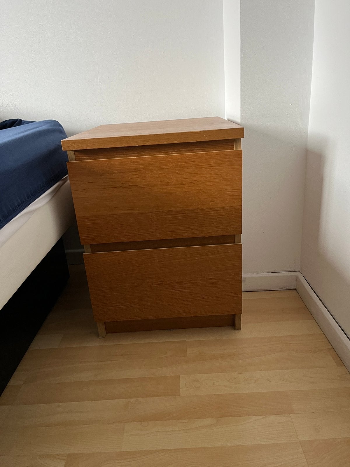 2 identieke nachtkastjes, Ophalen, Zo goed als nieuw