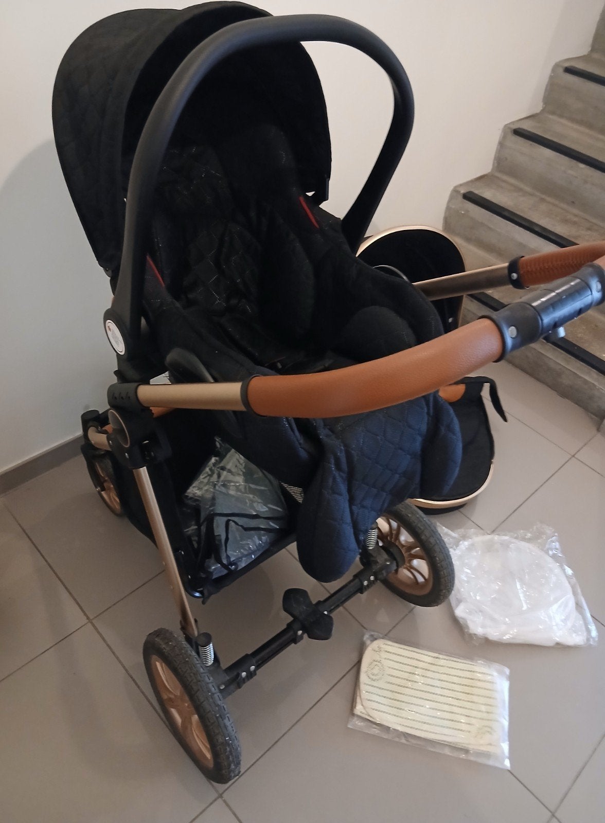 3-in-1 Kinderwagen + Reiswieg + Autostoel – Zwart/Goud, Ophalen, Kinderwagen, Verstelbare duwstang