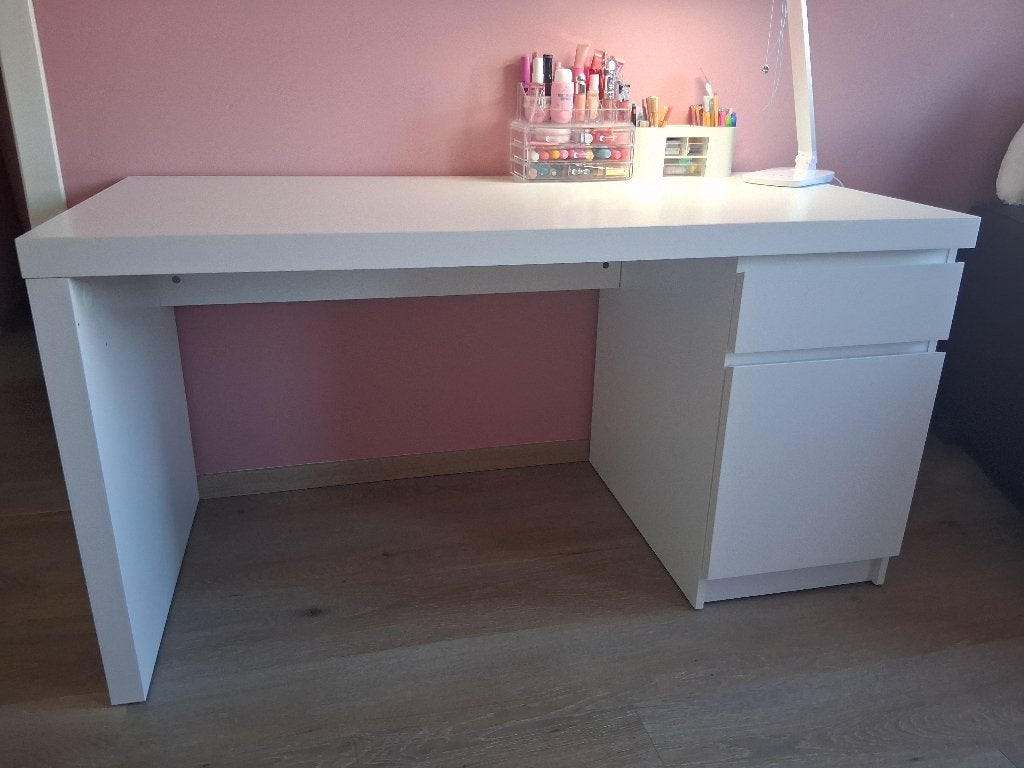 bureau wit, Huis en Inrichting, Ophalen, Zo goed als nieuw, IKEA, Wit