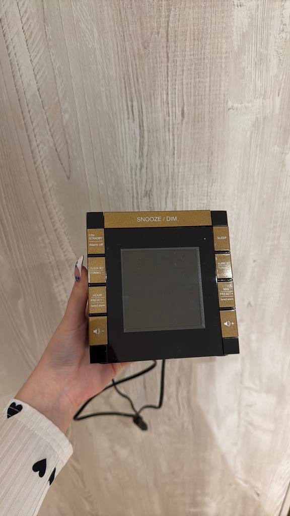 Wekker met uurprojector en geïntegreerde radio, Verzenden, Zo goed als nieuw, Digitaal