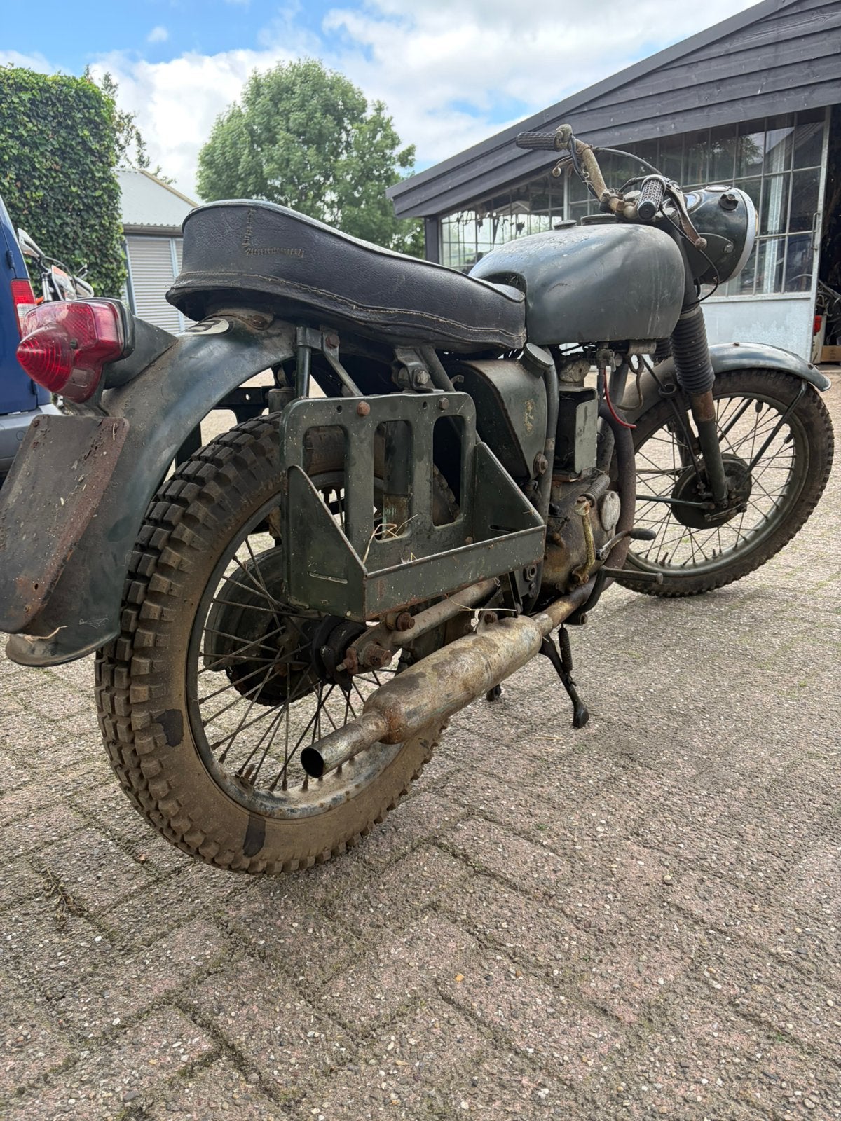 Moto militaire BSA B40, Motos