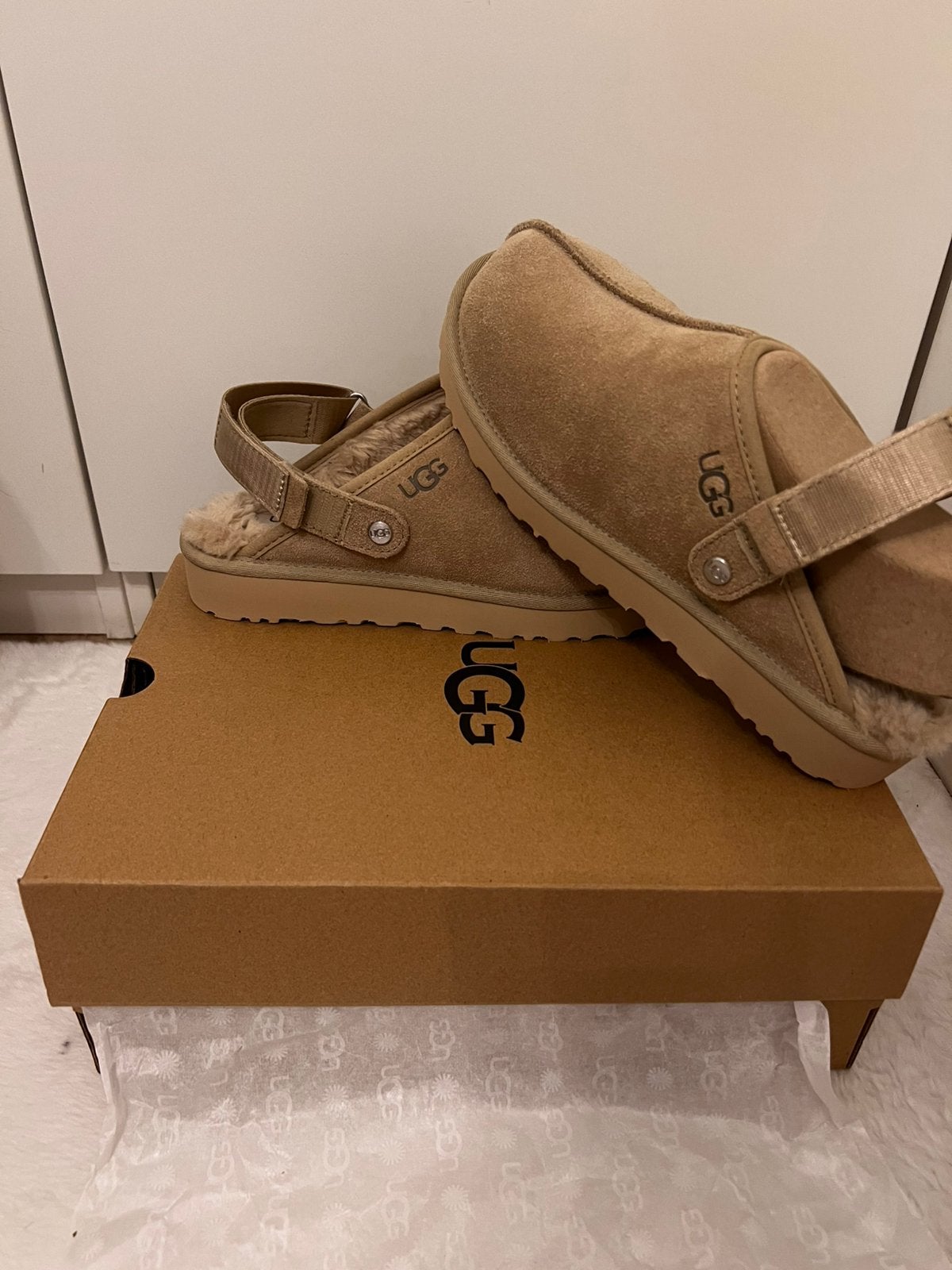 Te koop UGG nieuw, Kleding | Dames, Ophalen of Verzenden, Nieuw, Beige