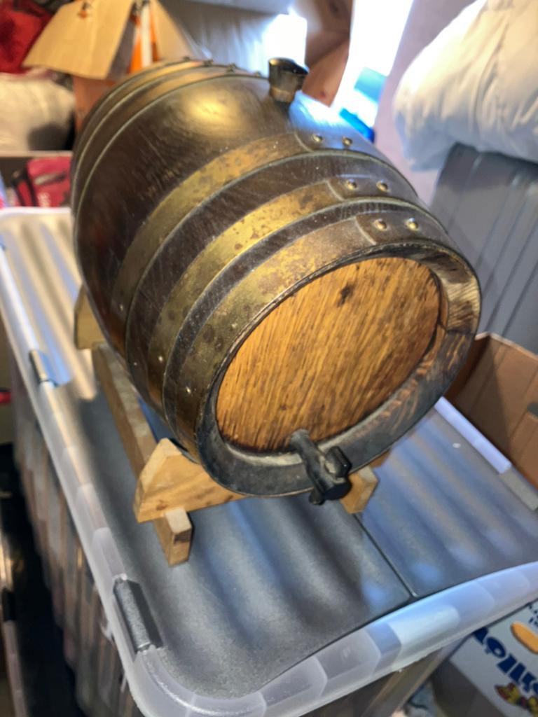 Klein Houten drankton met kraantje, Ophalen