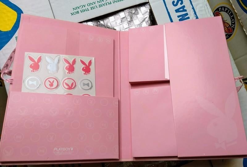 briefpapier set van playboy, Envoi