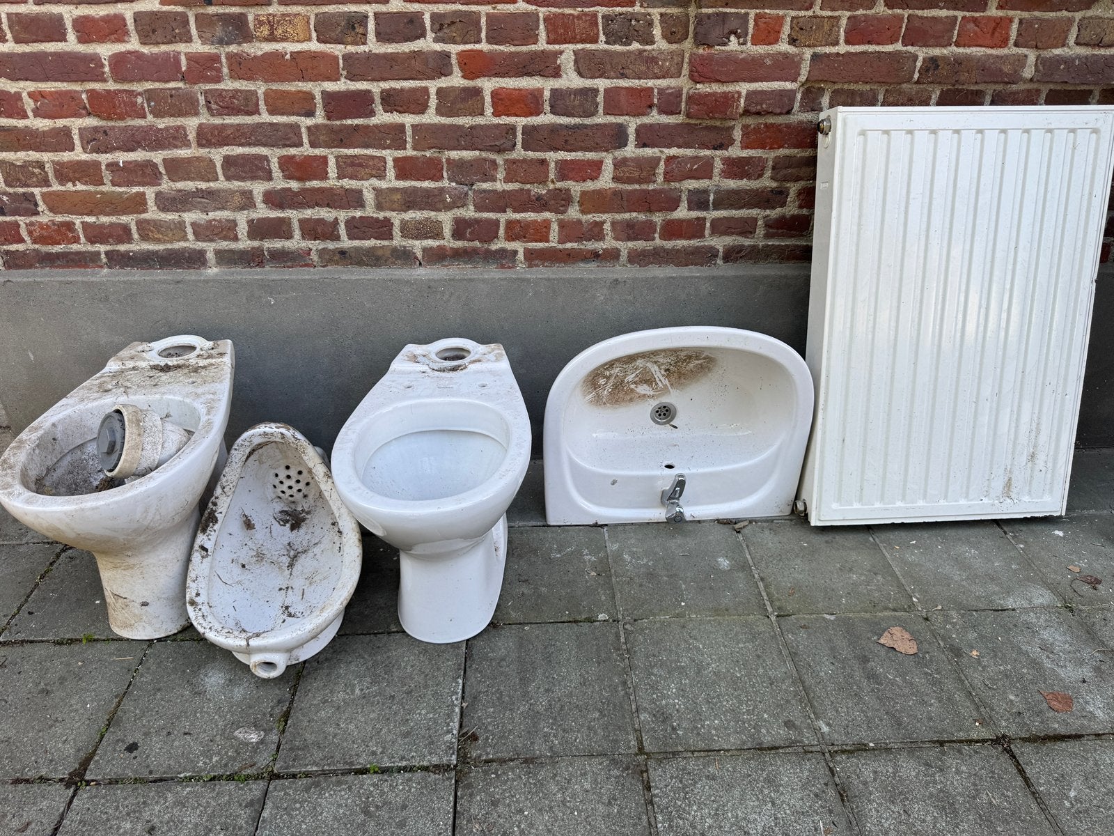 2 Wc potten, urinoir, wasbak en chaufage, Bricolage & Construction, Sanitaire, Enlèvement, Utilisé