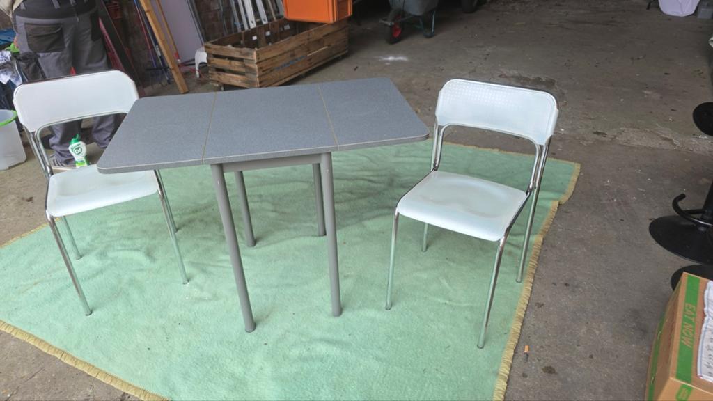 Table pliante avec 2 chaises, Enlèvement