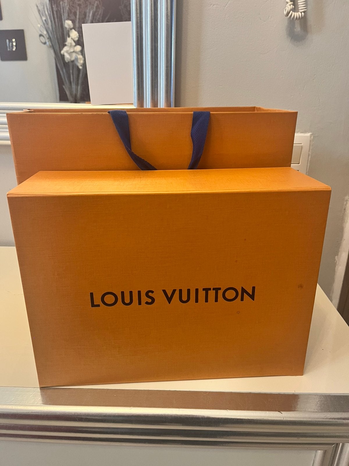Boite LOUIS Vuitton vide pour sac à main ou autre., Enlèvement ou Envoi, Comme neuf, Sac à main