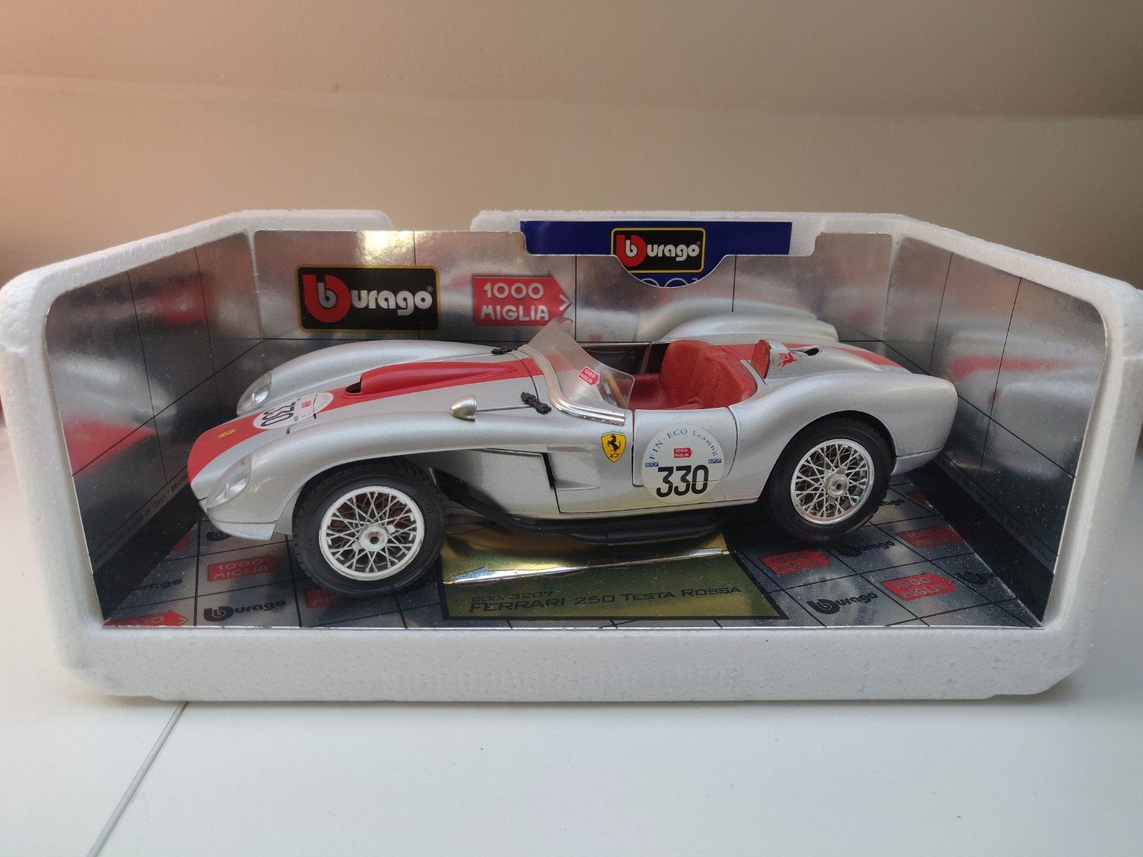 Bburago 1/18 - Ferrari 250 Testa Rossa 1000 Miglia edition, Ophalen of Verzenden, Zo goed als nieuw, Auto, Burago