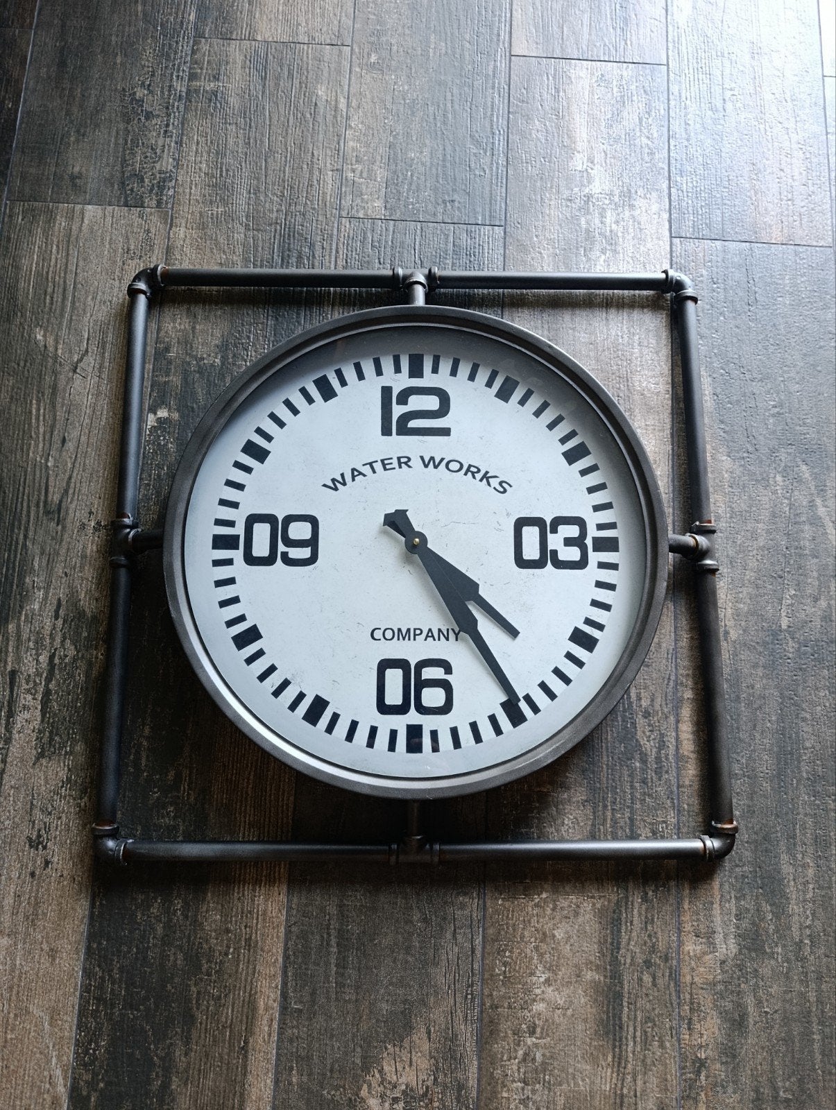 Horloge métal style industriel., Ophalen, Wandklok, Grijs, Werkt op batterijen