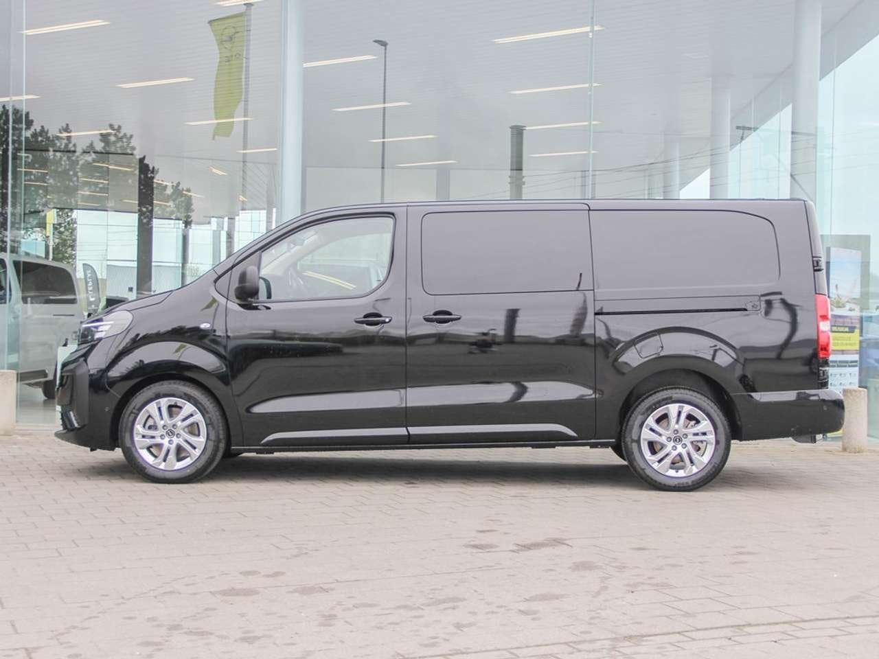 Opel Vivaro DC XL 150PK AT8 CAMERA|NIEUW|TREKHAAK|, Auto's, 0 cilinders, 0 kg, Zwart, Leder