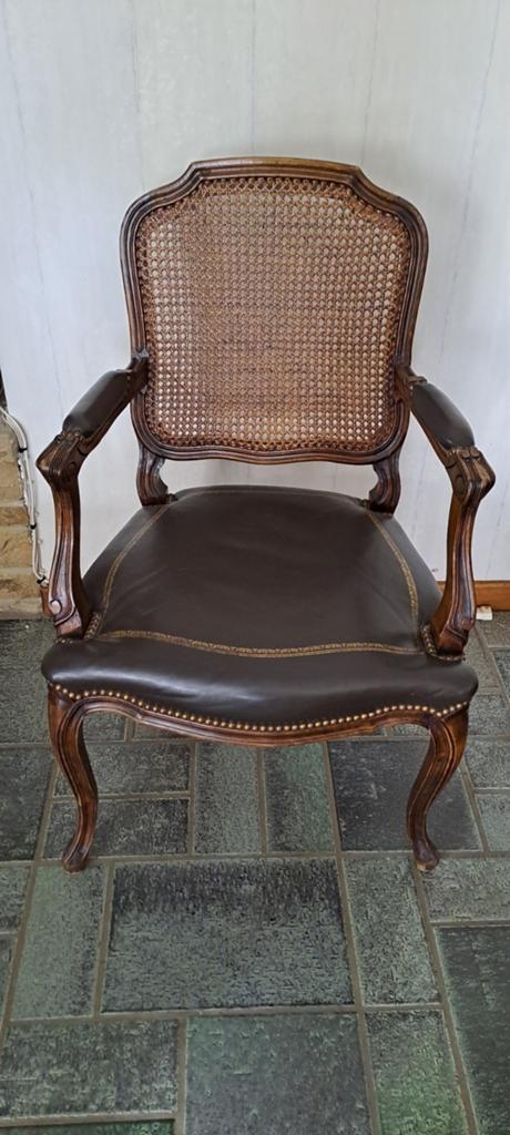 Fauteuil met leren zitting en canage rugleuning., Ophalen