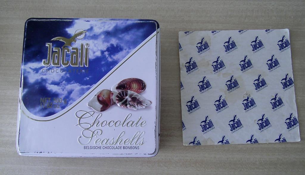 Metalen doos „JACALI CHOCOLATE FACTORY” 19 X 19 X 6 cm, Verzamelen, Ophalen, Gebruikt, Overige, Overige merken