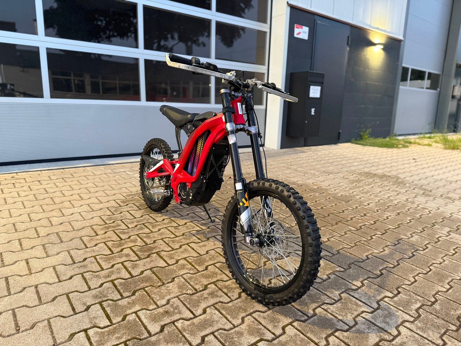 Surron Light Bee X 2024 Elektrische Crossmotor Dirtbike, Autres marques, Enlèvement ou Envoi, 0 vitesses, 0 cm³