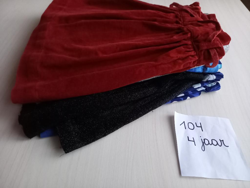 Nieuwstaat pakket rokjes maat 104 meisje, Mayoral, Meisje, Ophalen of Verzenden, Zo goed als nieuw
