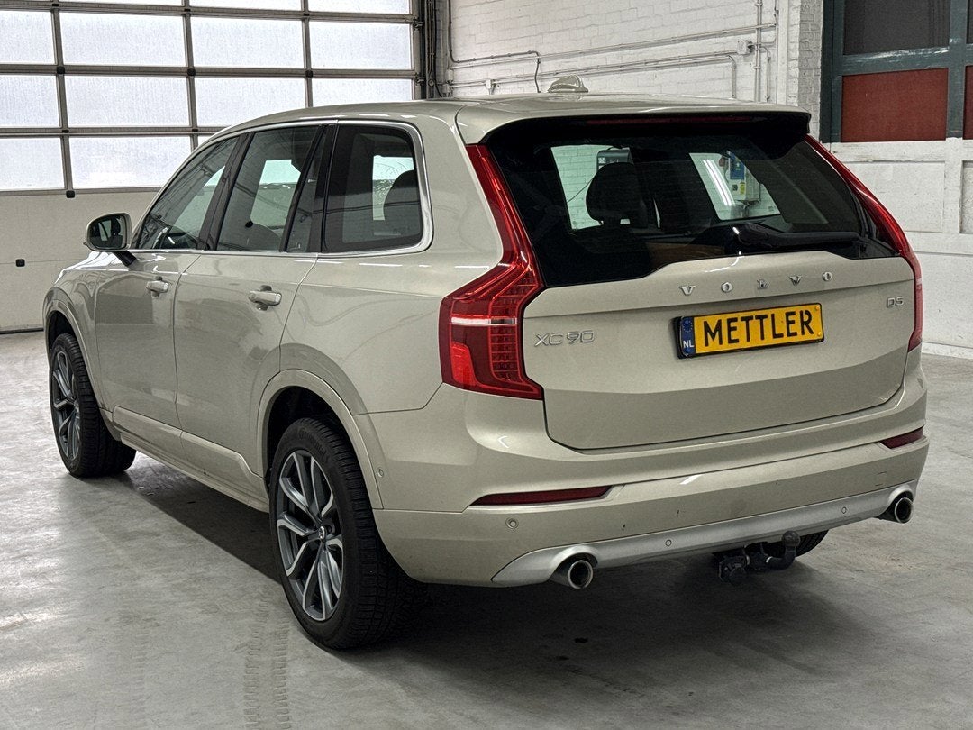 Volvo XC90 2.0 D5 AWD MOMENTUM Carplay|Trekhaak, Auto's, Dealer onderhouden, Gebruikt, Euro 6, 4 cilinders