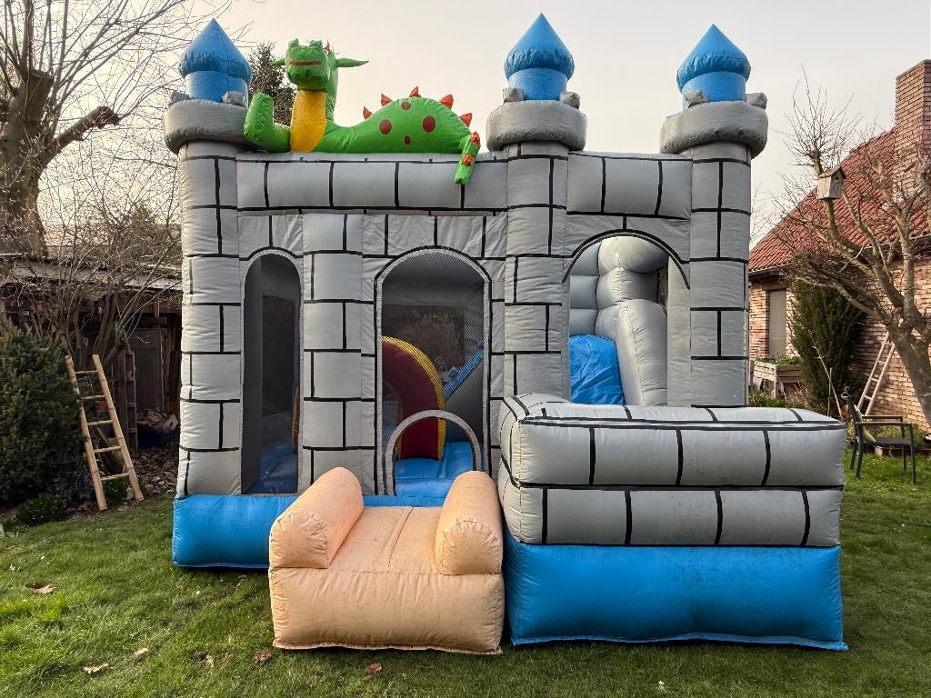 Springkasteel Drakenkasteel te huur, Ophalen, Zo goed als nieuw