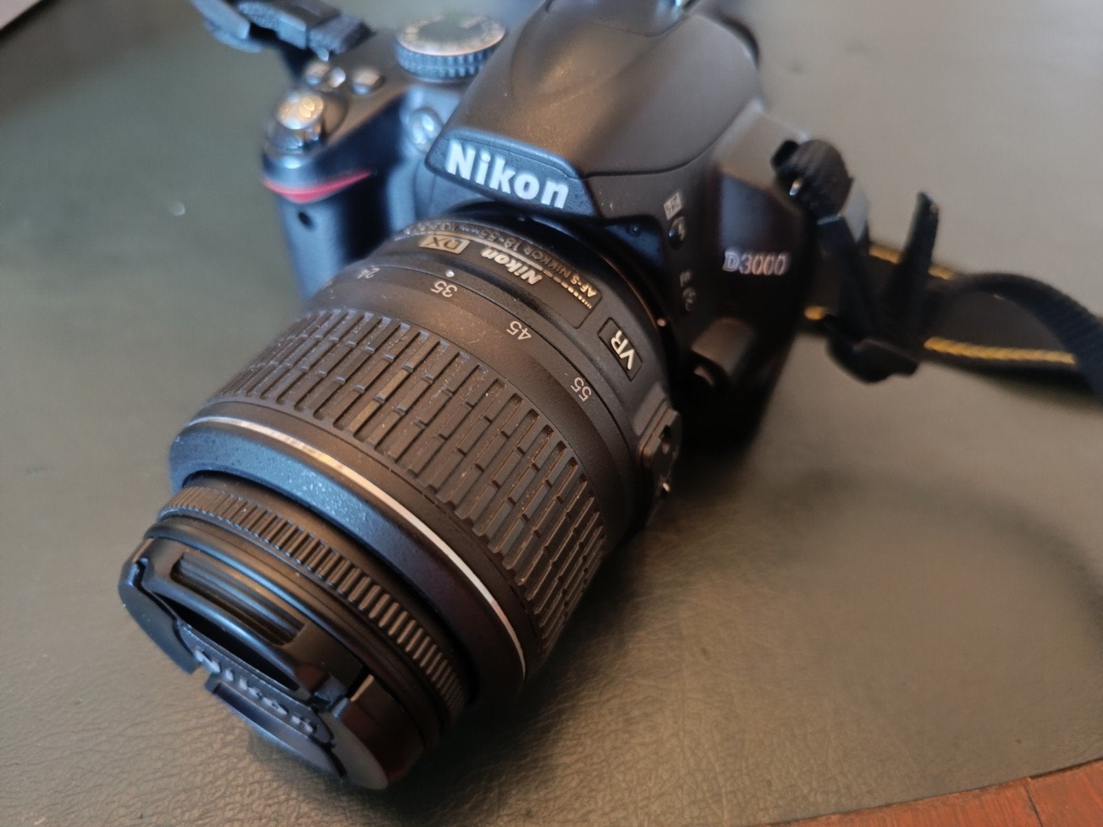 Nikon D3000 met 18-55mm 4000 clicks!!, Audio, Tv en Foto, Fotocamera's Digitaal, Verzenden, Nikon
