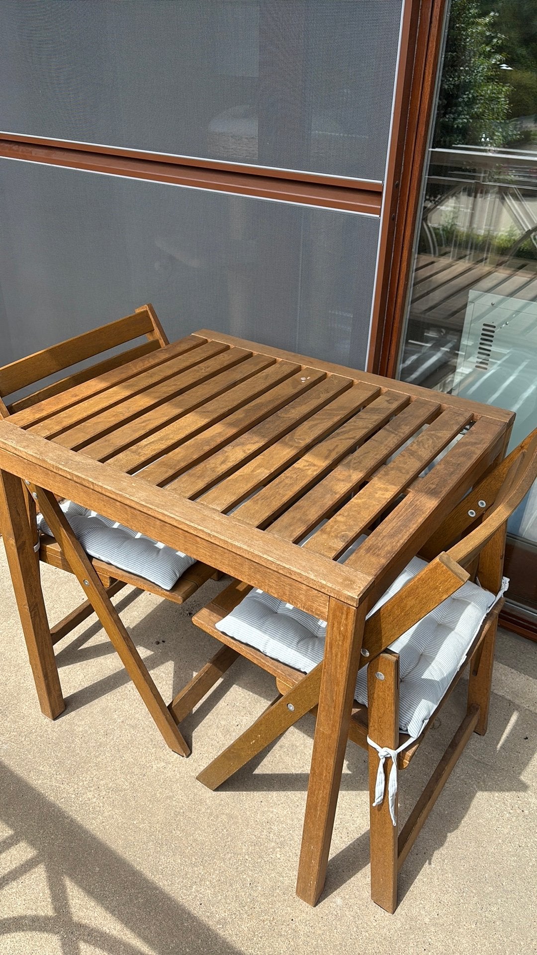 Tuintafel met twee klapstoelen, Tuin en Terras, Gebruikt, Tuinset, Hout, Eettafel