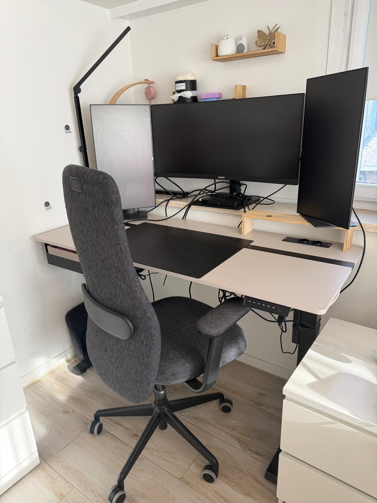 Elektrische bureau te koop, Ophalen, Elektrisch, Zo goed als nieuw, IKEA
