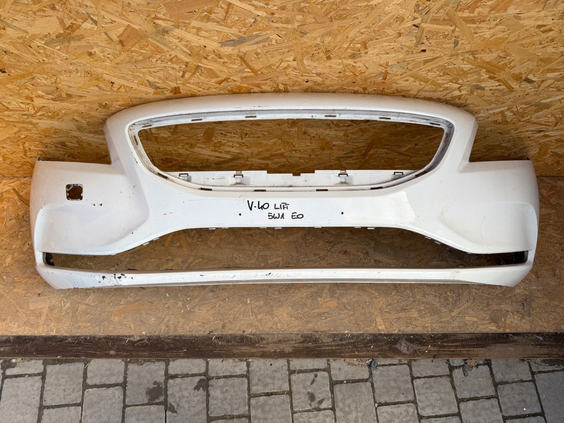Volvo V40 Lift Voorbumper Voor 16-19, Gebruikt, Gunnar Engellaus vag 8
405 31  Gothenburg, SE, Voor, Info@volvocars.com