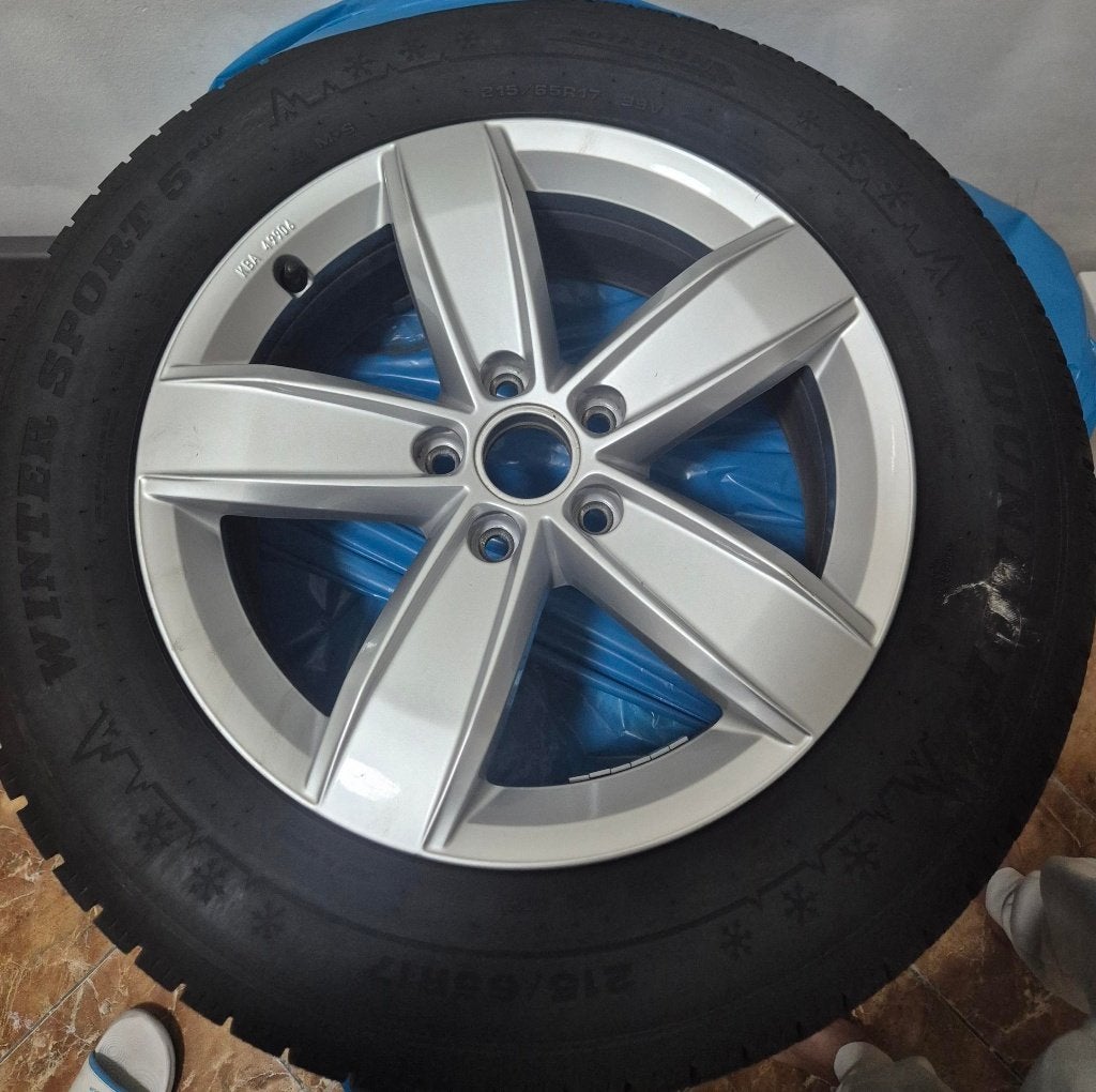 Jantes alu 17" + pneus hiver Dunlop 215/65R17 – comme neufs, Enlèvement, Utilisé, Véhicule tout-terrain, Pneus hiver