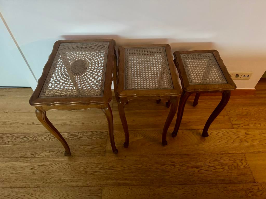 3 tables d'appoint, Enlèvement
