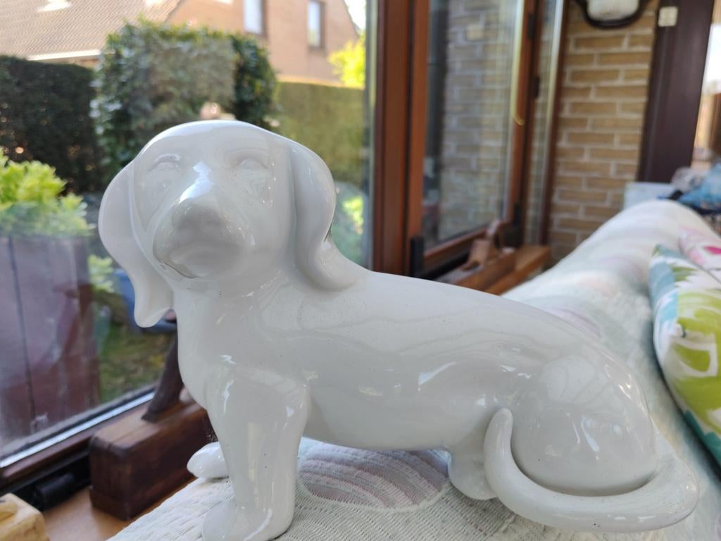 Figurine chien, Enlèvement