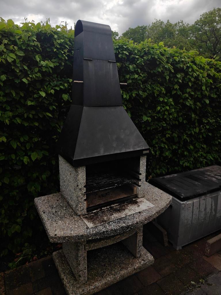 Betonnen barbecue houtskool, Enlèvement