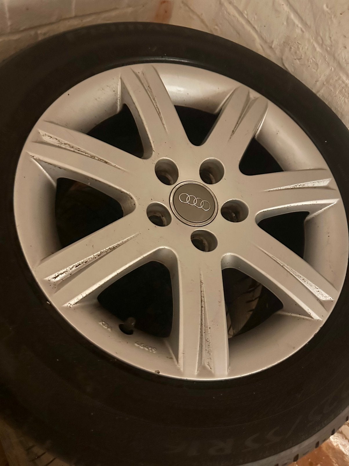 4 jantes Audi et pneus 225/55 R16, Autos : Pièces & Accessoires, Pneus & Jantes, Enlèvement, Pneu(s)