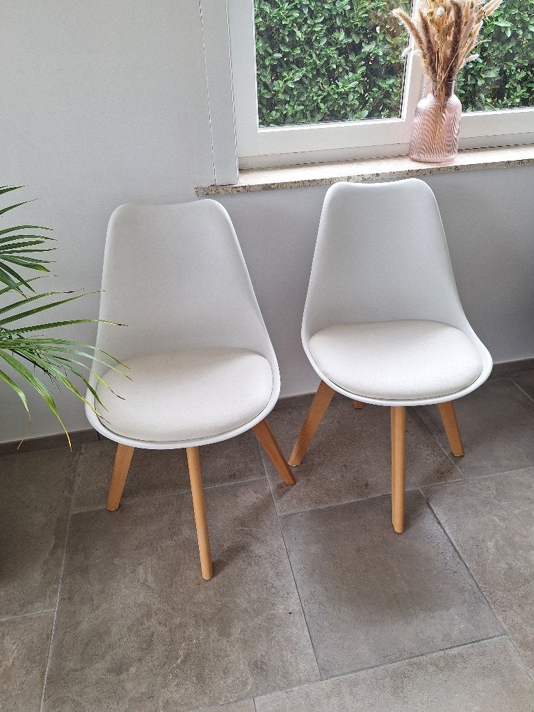 2 witte stoelen, Enlèvement, Bois