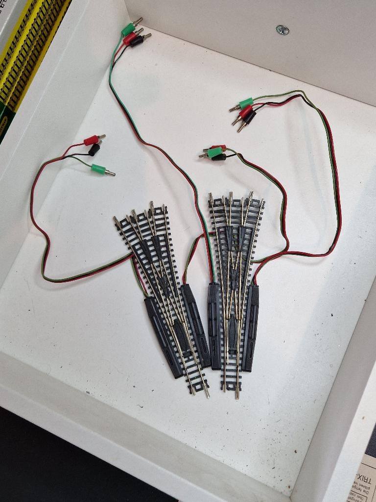 2 Aiguillages Electriques Triples Jonction ATLAS NO Minitrix, Overige merken, Gebruikt, Rails, Ophalen of Verzenden