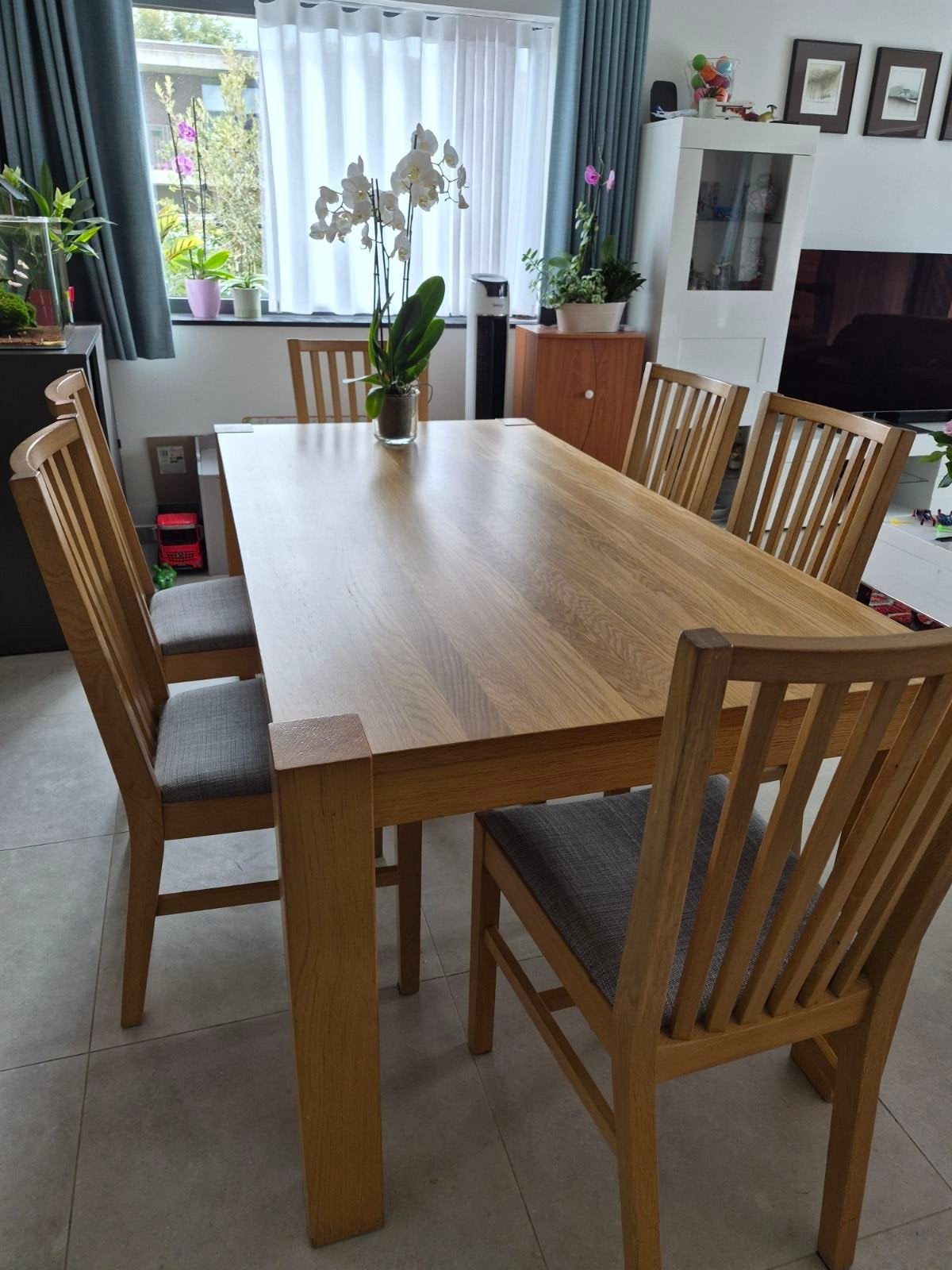 Table à manger et chaises, Enlèvement