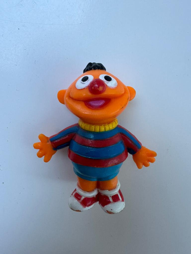 Miniatuur figuur Ernie - Sesamstraat- JHP, Verzamelen, Poppetjes en Figuurtjes, Ophalen of Verzenden, Zo goed als nieuw