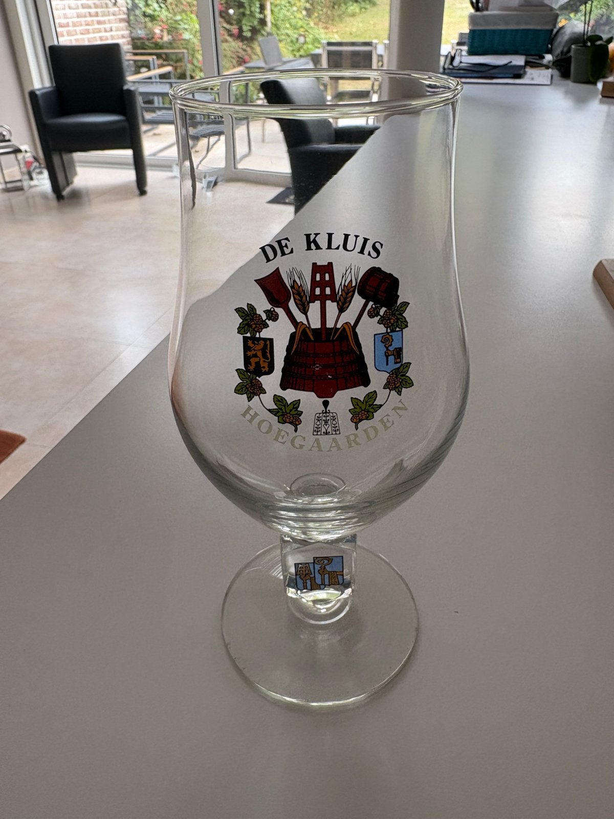 Verre à bière à pied - De Kluis Hoegaarden, Enlèvement, Comme neuf