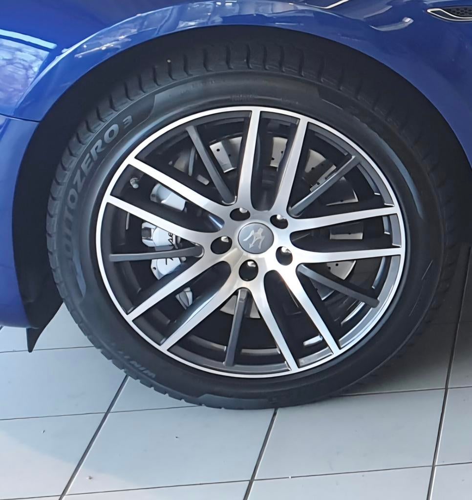 Originele Maserati velgen met nieuwe winter banden te koop, Ophalen, Velg(en)
