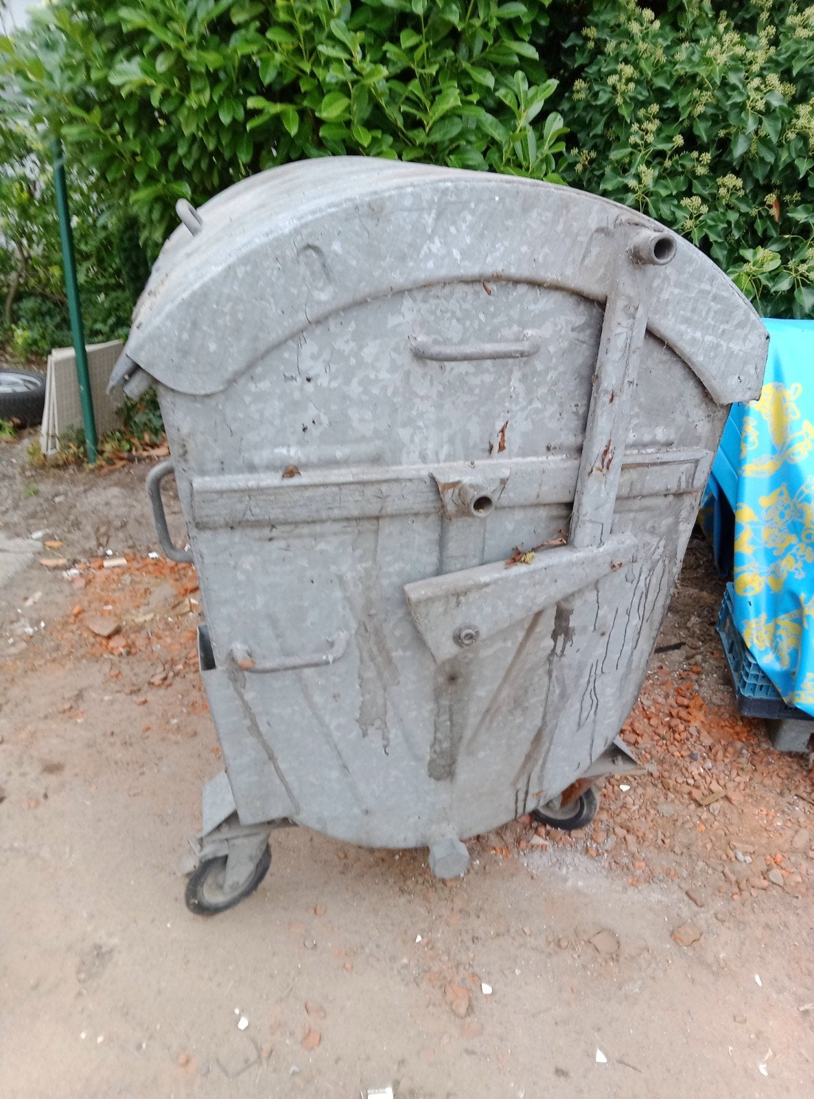 conteneur à déchets métalliques, Enlèvement