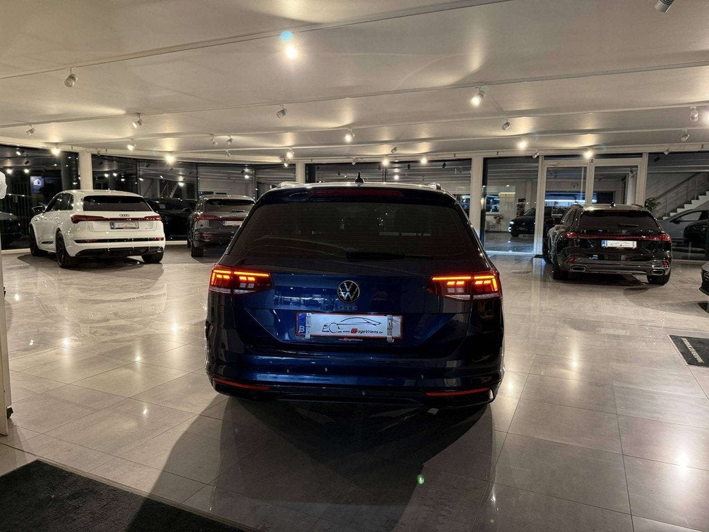 Volkswagen Passat Variant GTE 272PK PLUG IN HYBRIDE * MASSAG, Auto's, Lichtsensor, Stof, Gebruikt, 4 cilinders