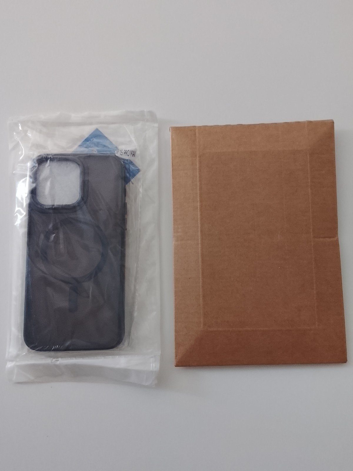 iPhone 15 pro max cover en screenprotector 2x nieuw, Ophalen, Screenprotector