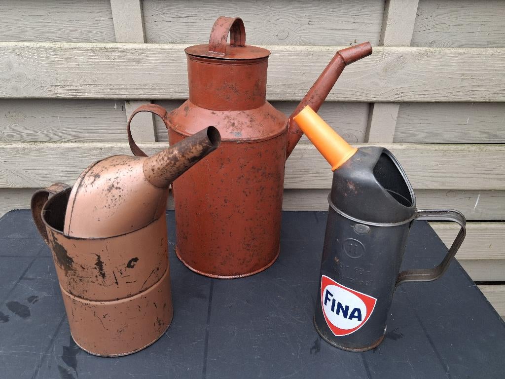 3 vieux carafes à huile en métal..., Collections, Boîte en métal, Enlèvement ou Envoi, Utilisé, Autre