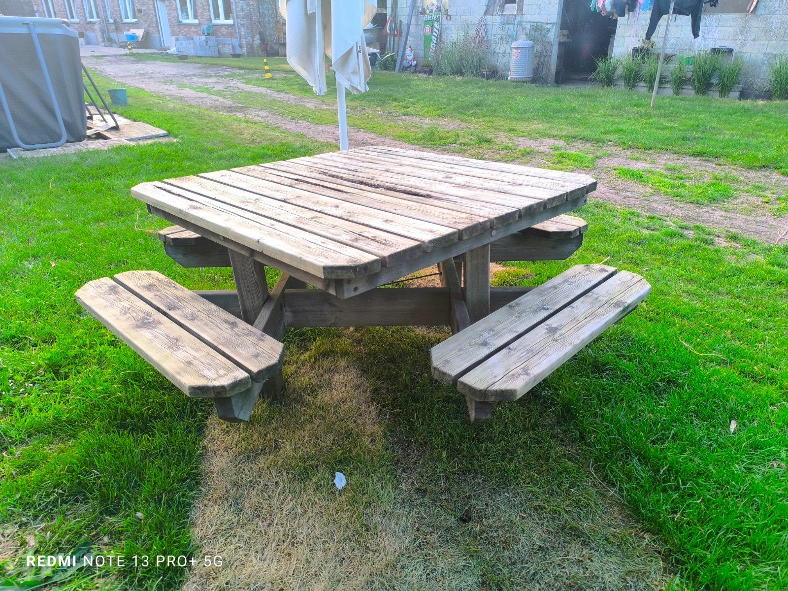 Tables en bois avec bancs, Enlèvement, Bois