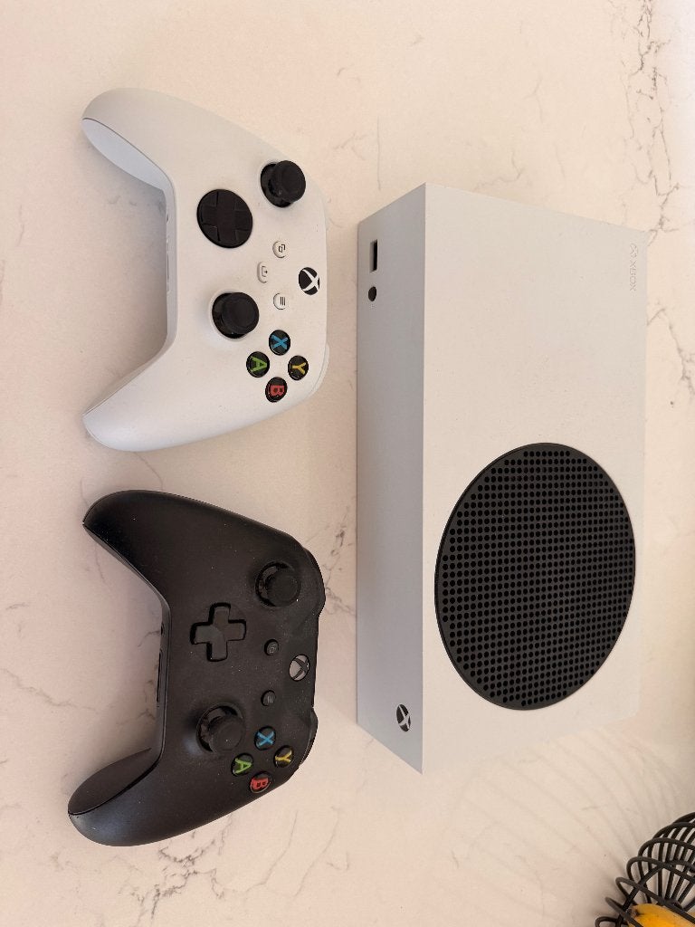 xbox series s + 2 controllers, Consoles de jeu & Jeux vidéo, Consoles de jeu | Xbox Series X & S, Enlèvement, Comme neuf, Xbox Series S
