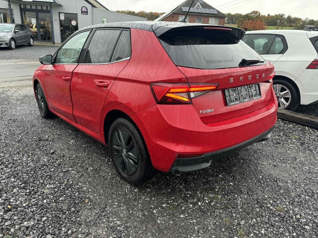 Jolie Skoda Fabia, Rouge, Achat, Euro 6, Boîte manuelle
