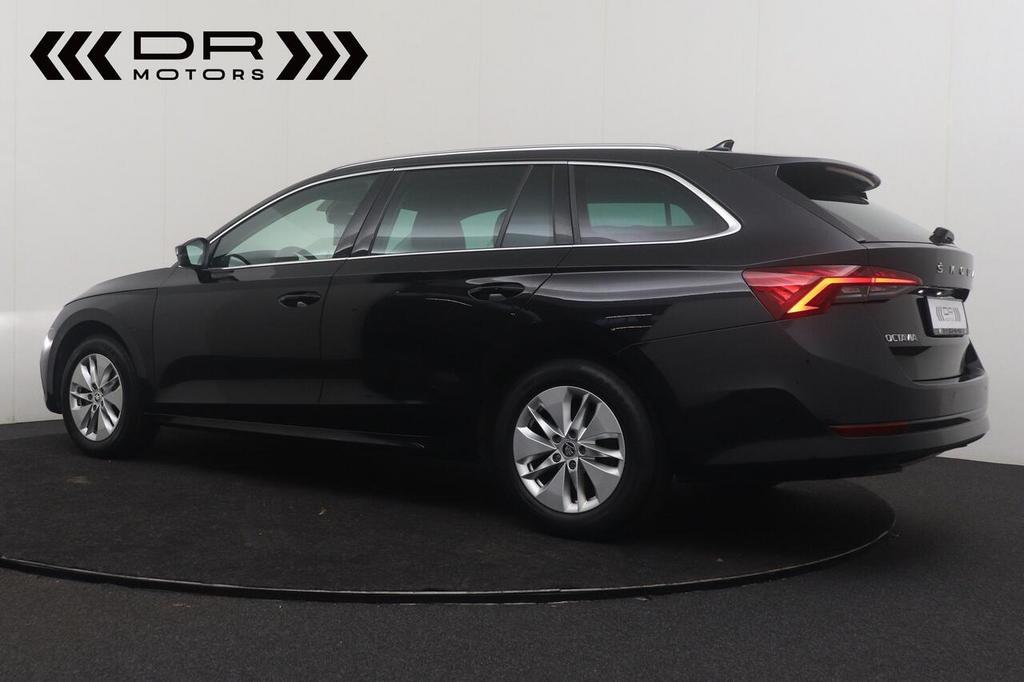 Skoda Octavia COMBI 1.0TSI AMBITION - NEW MODEL / APPLE CAR, Auto's, 0 kg, Zwart, 0 kg, Bedrijf